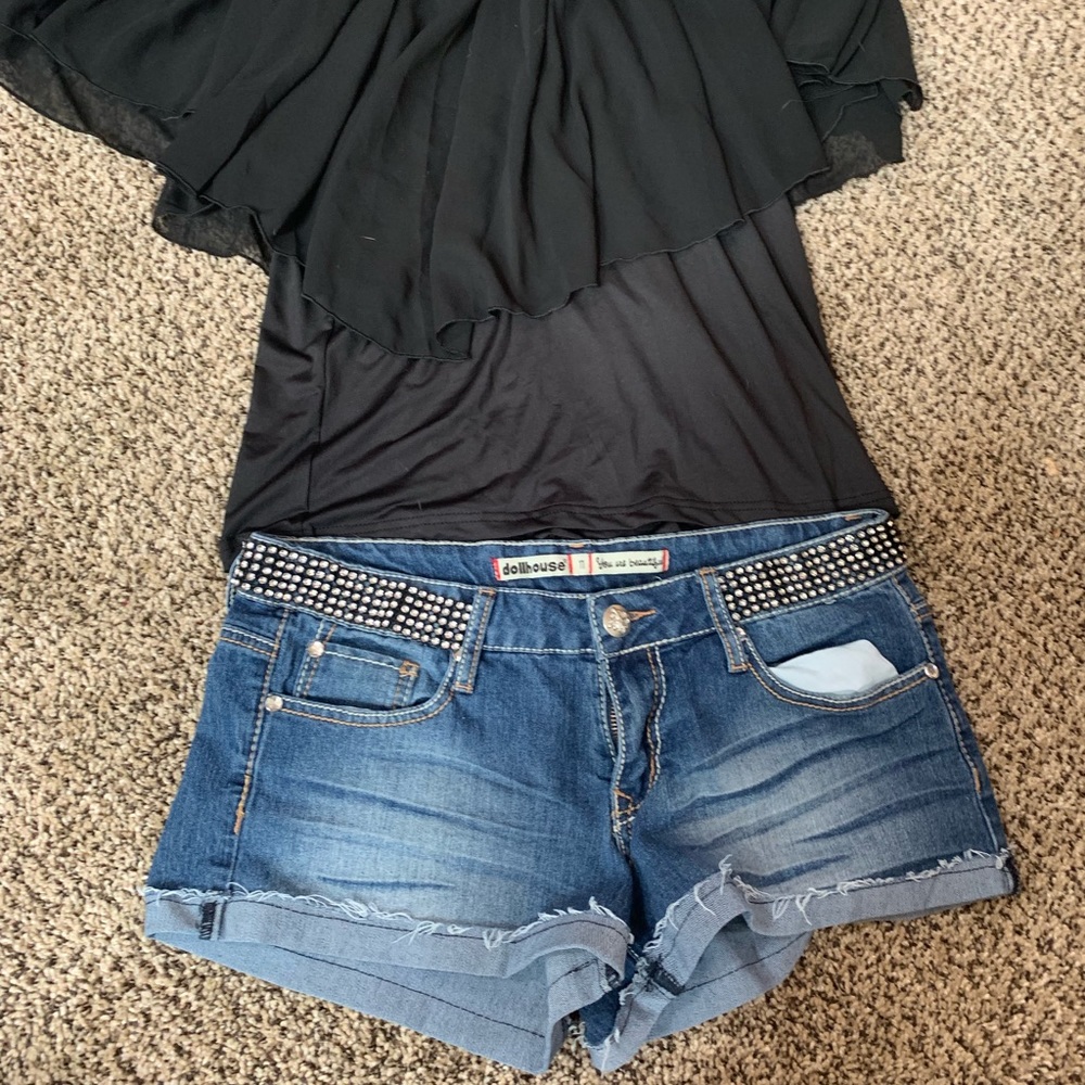 Doll house shorts PLUS an off the should top👀